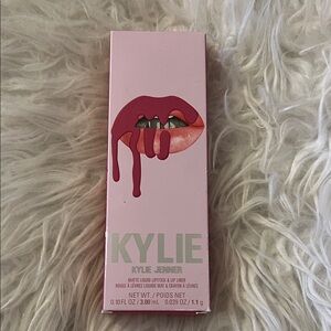 Kylie Jenner Matte Lip Kit in Pink BNIB new